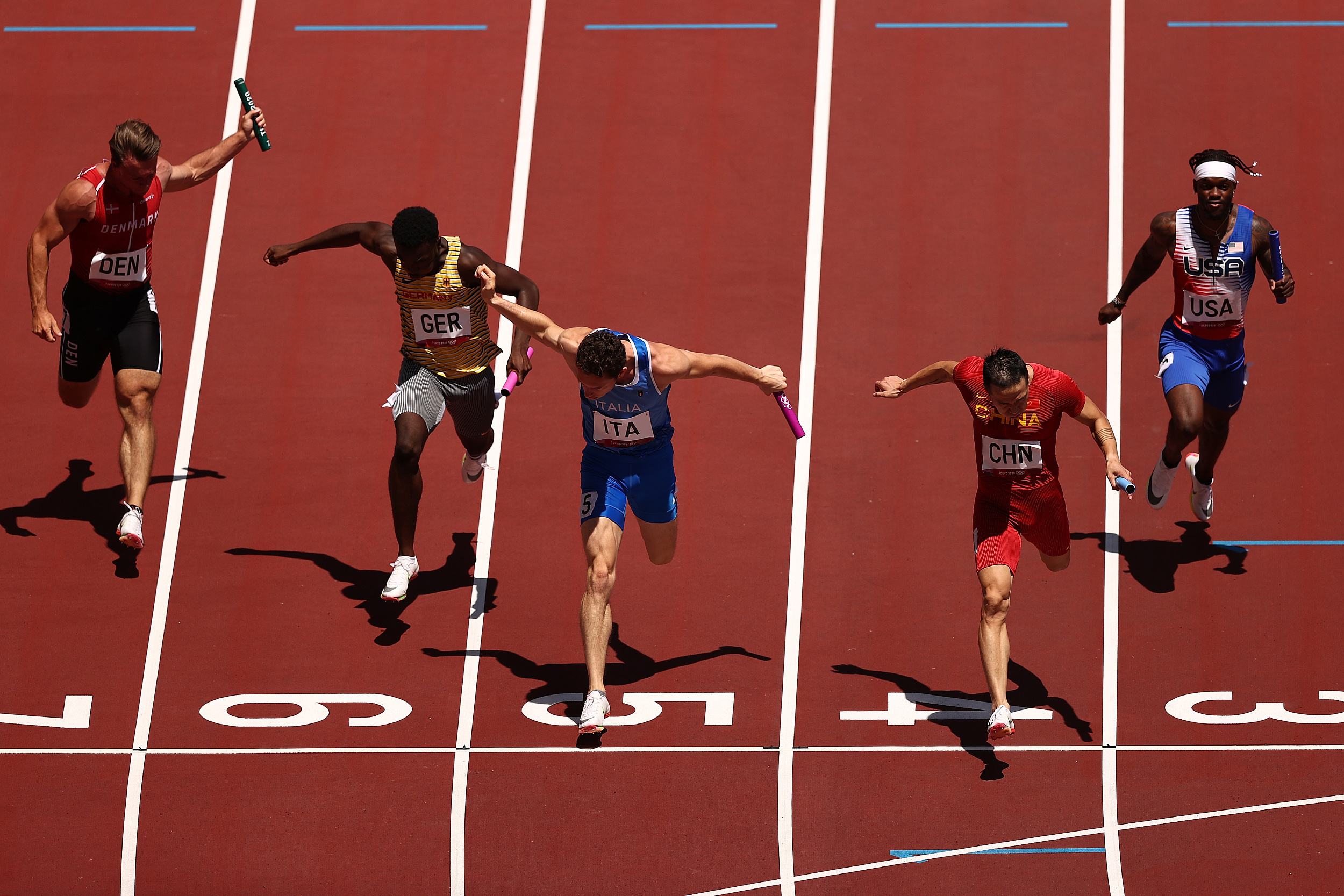 男子4X100M接力决赛时间，男子4x100m接力决赛时间美国