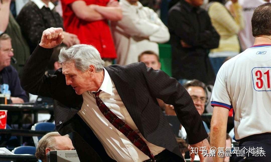 nba名帅斯隆去世，前爵士主帅斯隆发布会流泪